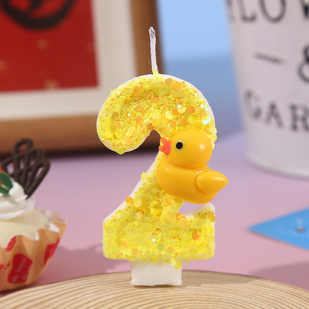 鮮やかな黄色の小さなアヒルの形をしたデジタルキャンドル。パー - Holiday Candle Set のレビューと価格